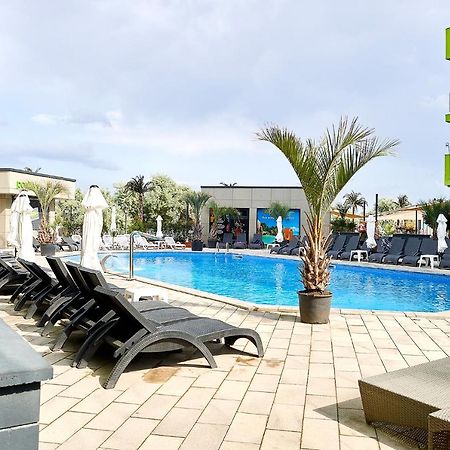 Maya Apartment- Spa N Pools Beach Resort Mamaia Exterior photo