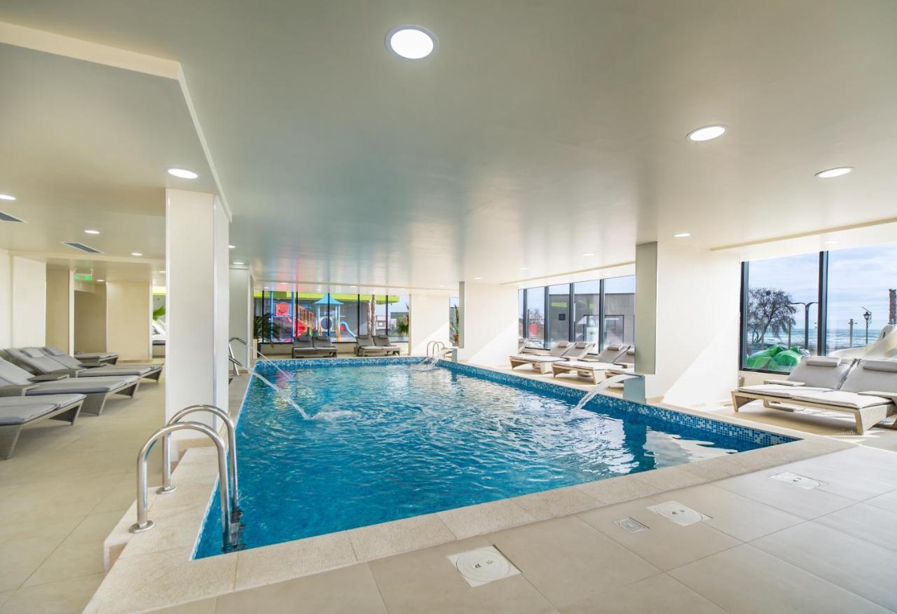 Maya Apartment- Spa N Pools Beach Resort Mamaia Exterior photo