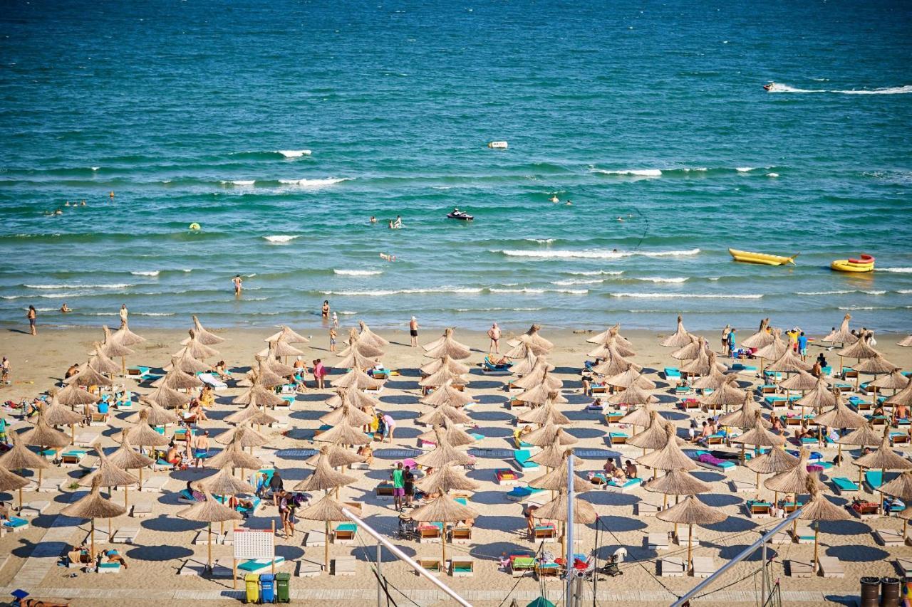 Maya Apartment- Spa N Pools Beach Resort Mamaia Exterior photo