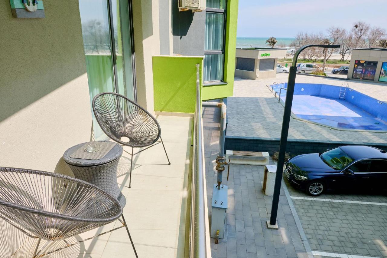 Maya Apartment- Spa N Pools Beach Resort Mamaia Exterior photo